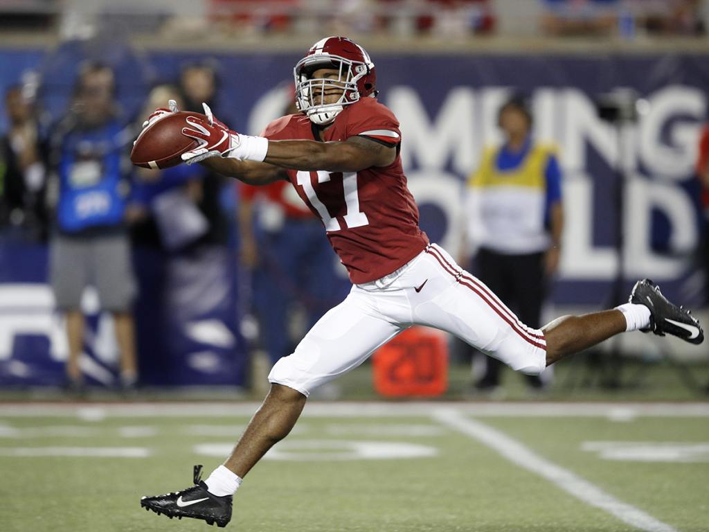 NFL Mock Draft: ORLANDO, FL - SEPTEMBER 01: Jaylen Waddle #17 of the Alabama Crimson Tide stretches out for a 49-yard reception in the second quarter of the game against the Louisville Cardinals at Camping World Stadium on September 1, 2018 in Orlando, Florida. (Photo by Joe Robbins/Getty Images)