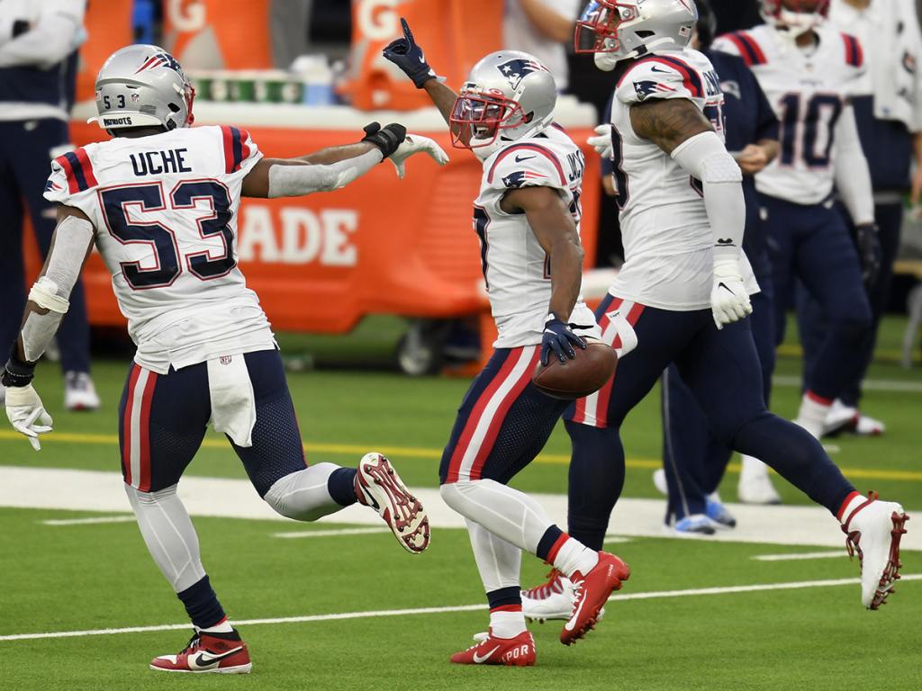 INGLEWOOD, CALIFORNIA - DECEMBER 06: Cornerback J.C. Jackson #27 of the New England Patriots celebrates his interception with linebacker Josh Uche #53 against the Los Angeles Chargers in the third quarter of the game at SoFi Stadium on December 06, 2020 in Inglewood, California. (Photo by Harry How/Getty Images)