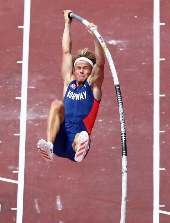 Hilarious Pole Vaulting Faces