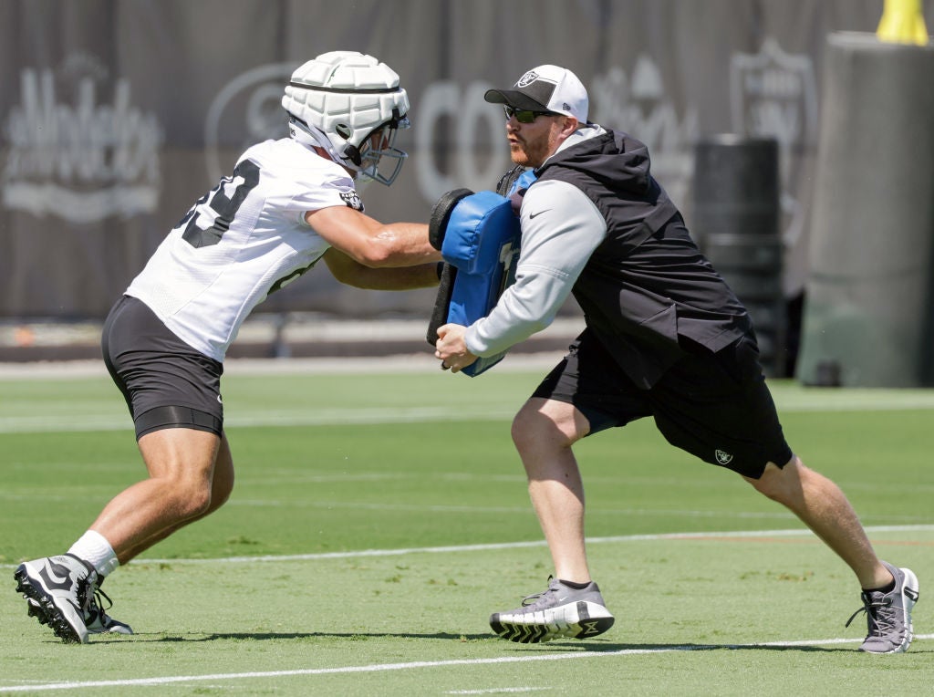 HENDERSON, NEVADA - MAY 29: Tight end Brock Bowers #89 and tight ends coach Luke Steckel of the Las Vegas Raiders run through a drill during an OTA offseason workout at the Las Vegas Raiders Headquarters/Intermountain Healthcare Performance Center on May 29, 2024 in Henderson, Nevada. (Photo by Ethan Miller/Getty Images)