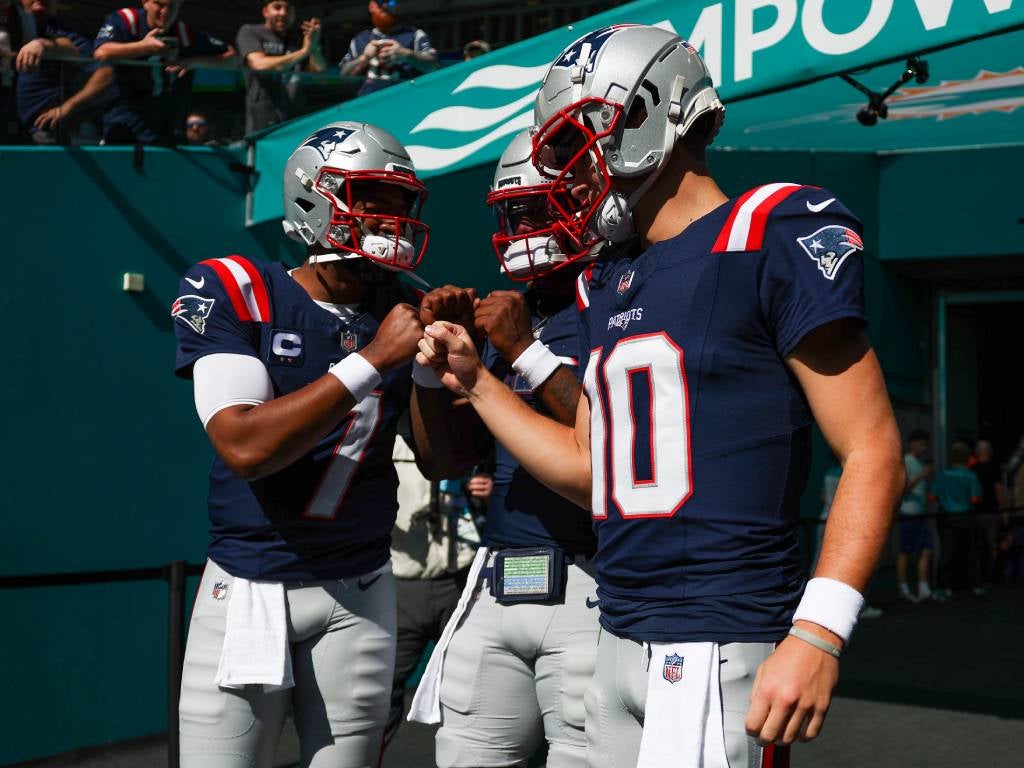 MIAMI GARDENS, FLORIDA - NOVEMBER 24: Jacoby Brissett #7, Joe Milton III #19, and Drake Maye #10 of the New England Patriots take the field prior to the game against the Miami Dolphinsat Hard Rock Stadium on November 24, 2024 in Miami Gardens, Florida. (Photo by Megan Briggs/Getty Images)