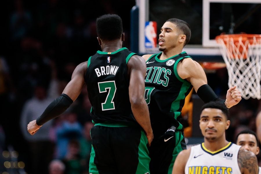 Jayson Tatum, Jaylen Brown go 1-on-1 in Celtics workout (Video)