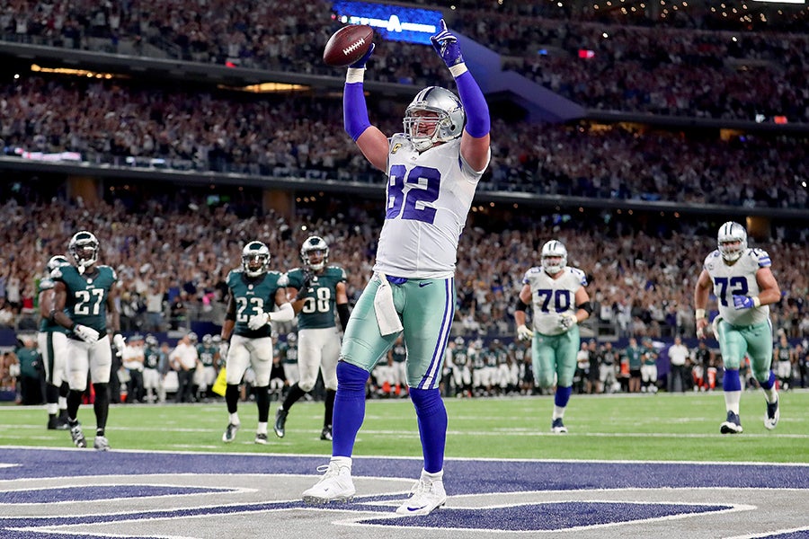 ARLINGTON, TX - OCTOBER 30: Jason Witten #82 of the Dallas Cowboys celebrates after scoring the game winning touchdown against the Philadelphia Eagles in overtime at AT&T Stadium on October 30, 2016 in Arlington, Texas. The Dallas Cowboys beat the Philadelphia Eagles 29-23 in overtime. (Photo by Tom Pennington/Getty Images)