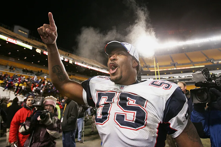 PITTSBURGH - JANUARY 23: Linebacker Willie McGinest #55 of the New England Patriots celebrates victory over the Pittsburgh Steelers in the AFC championship game at Heinz Field on January 23, 2005 in Pittsburgh, Pennsylvania. The Patriots defeated the Steelers 41-27 to advance to the Super Bowl. (Photo by Andy Lyons/Getty Images)
