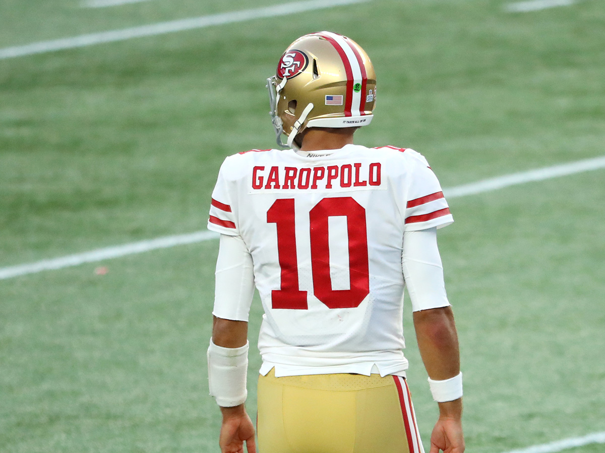 Jimmy Garoppolo, former Patriots QB, walks 49ers sideline