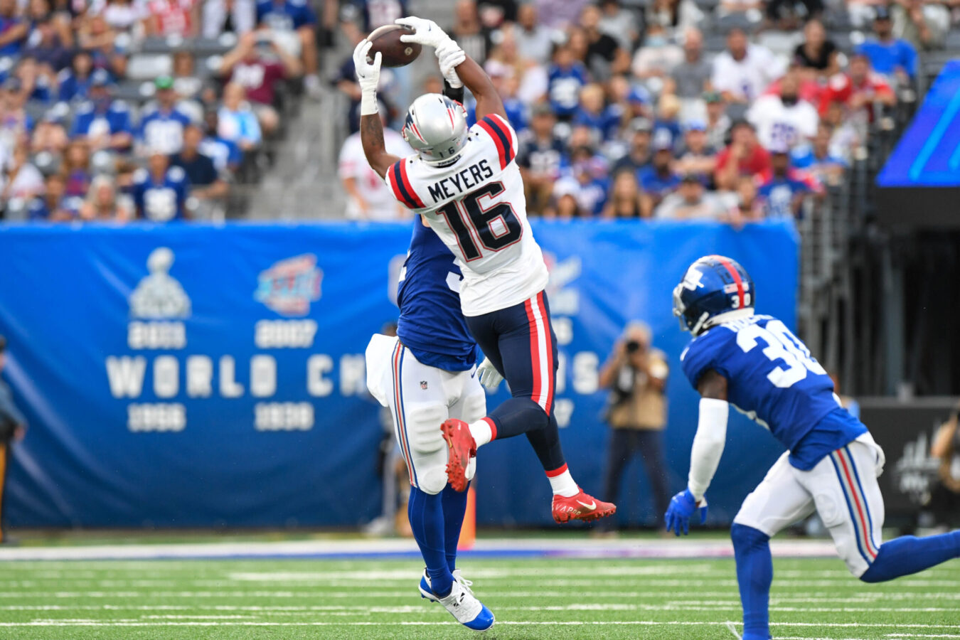 Aug 29, 2021; East Rutherford, New Jersey, USA; New England Patriots wide receiver Jakobi Meyers (16) makes a catch against the New York Giants at MetLife Stadium. Mandatory Credit: Dennis Schneidler-USA TODAY Sports