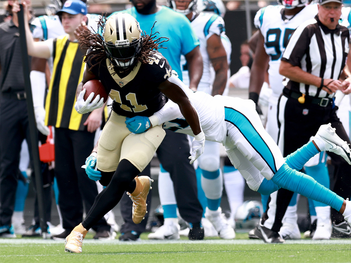 CHARLOTTE, NC - SEPTEMBER 25: Alvin Kamara (41) of the New Orleans