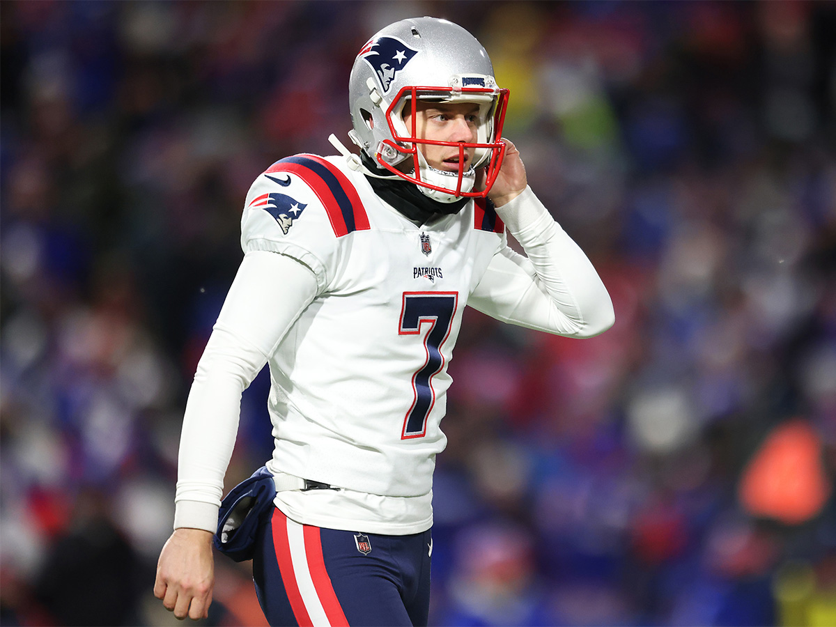 ORCHARD PARK, NEW YORK - DECEMBER 06: Jake Bailey #7 of the New England Patriots reacts after a bad punt during the first quarter against the Buffalo Bills at Highmark Stadium on December 06, 2021 in Orchard Park, New York. (Photo by Bryan M. Bennett/Getty Images)