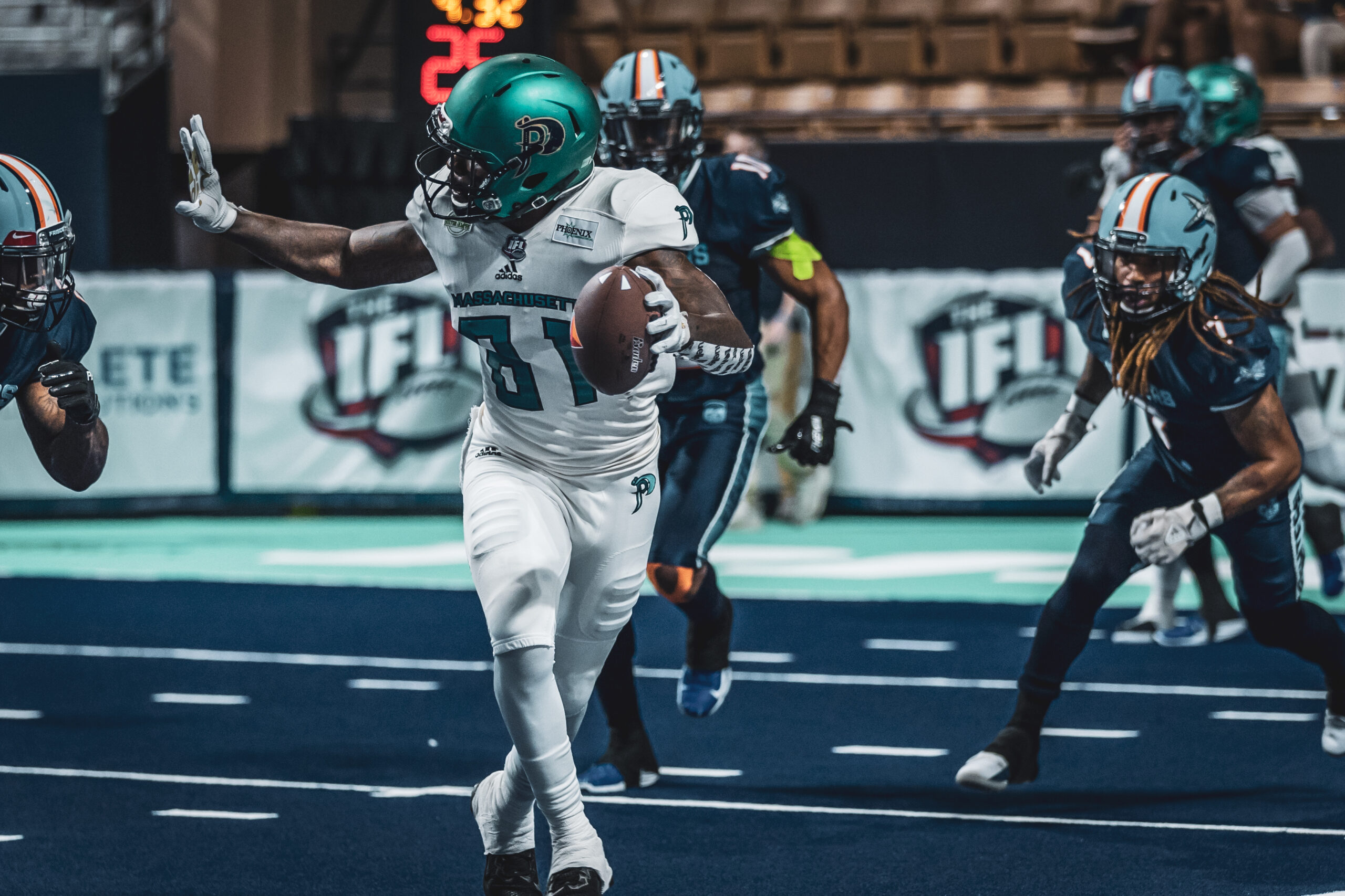 PIRATES MAKE IT EIGHT- STRAIGHT WINS AFTER DEFEATING BARNSTORMERS, 55-19 -  Indoor Football League