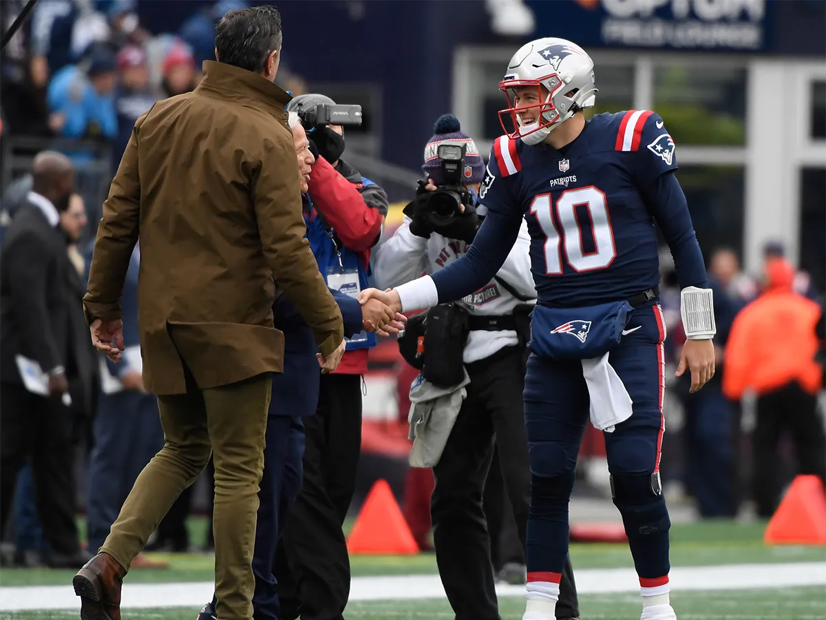 New England Patriots quarterback Tom Brady stands in the pocket in the  second half against the New York Jets at MetLife Stadium in East  Rutherford, New Jersey on December 27, 2015. The