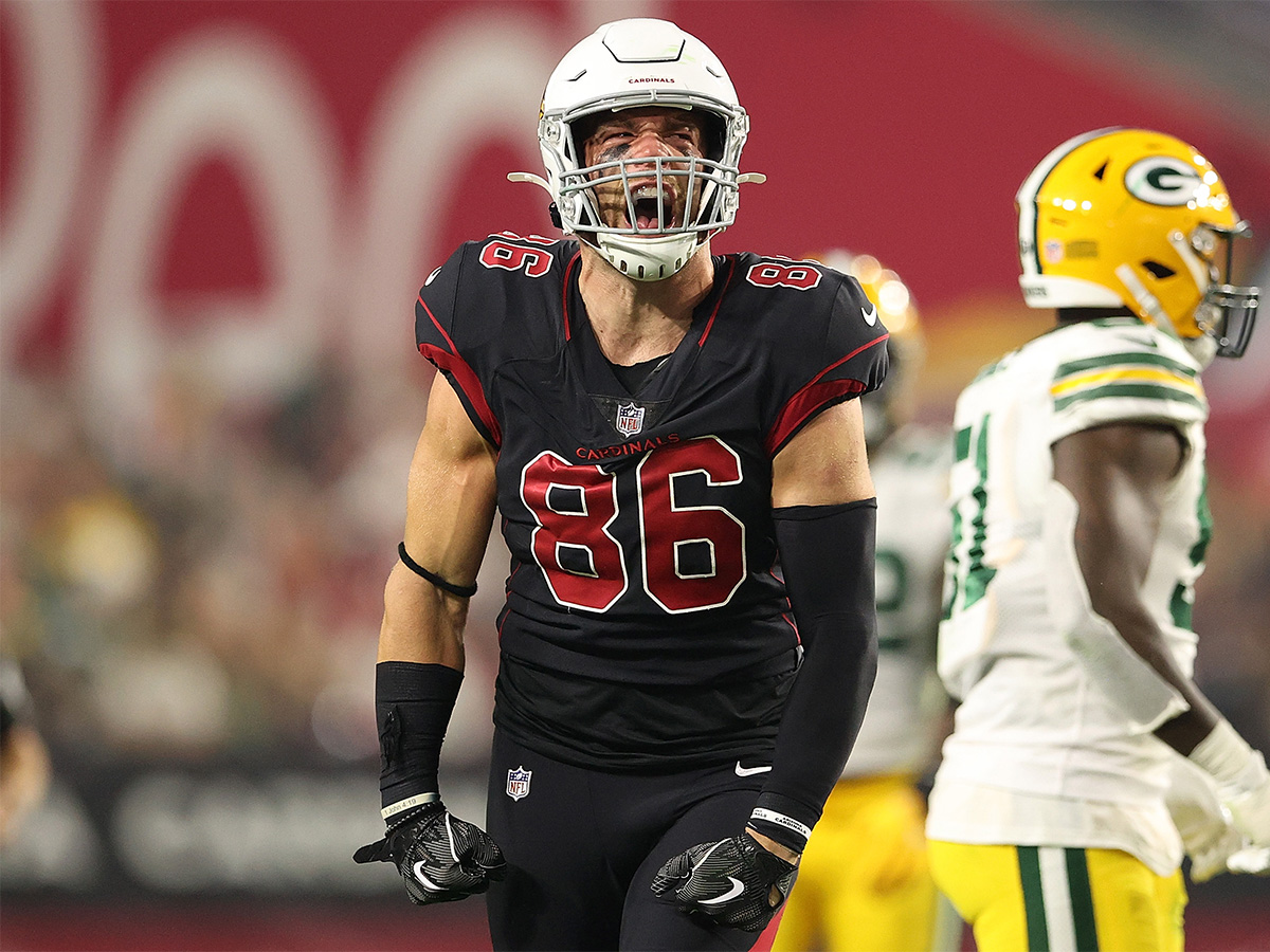 Zach Ertz #86 of the Arizona Cardinals reacts after a first down during the second half of a game against the Green Bay Packers State Farm Stadium on October 28, 2021 in Glendale, Arizona. (Photo by Christian Petersen/Getty Images)