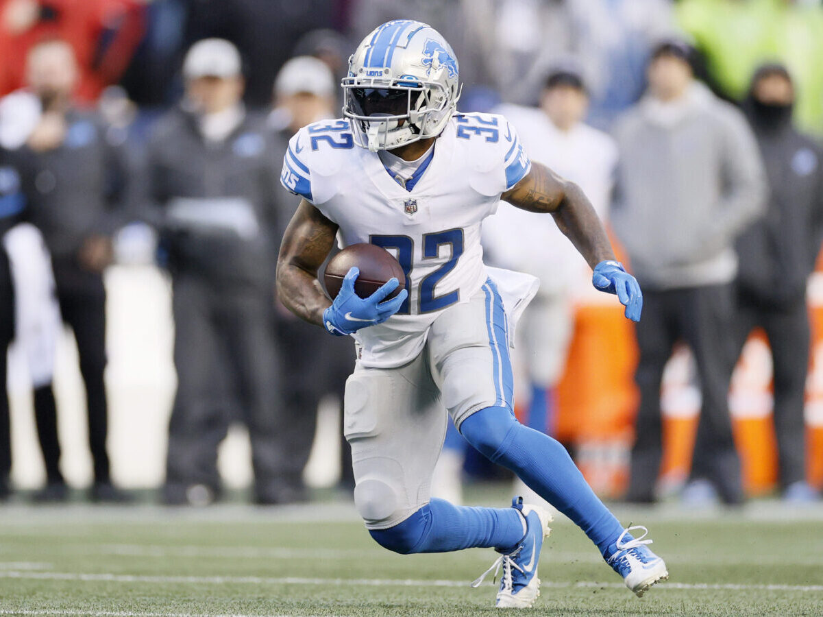 SEATTLE, WASHINGTON - JANUARY 02: D'Andre Swift #32 of the Detroit Lions carries the ball against the Seattle Seahawks during the third quarter at Lumen Field on January 02, 2022 in Seattle, Washington. (Photo by Steph Chambers/Getty Images)