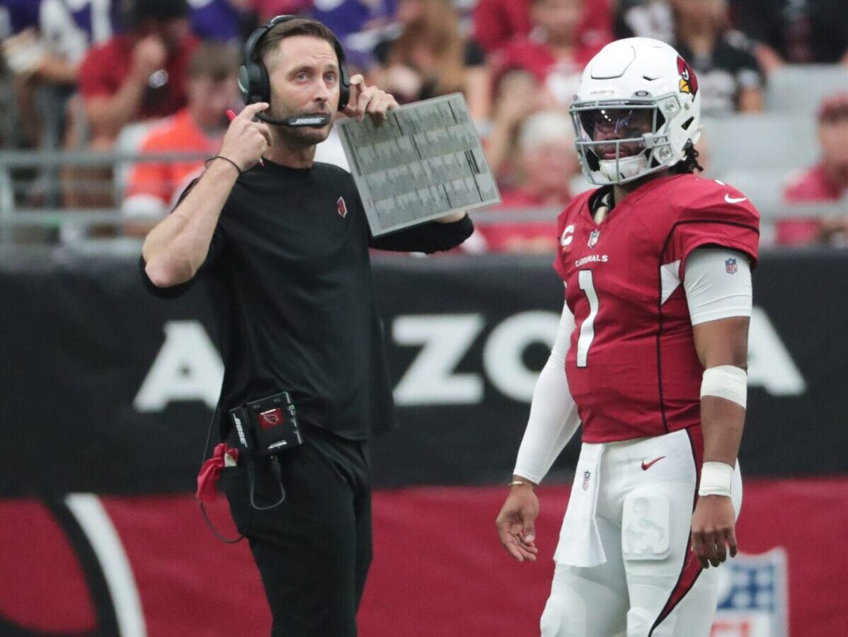 Arizona Cardinals head coach Kliff Kingsbury talks with quarterback Kyler Murray (1) during the first quarter against the Minnesota Vikings in Glendale, Ariz. Sept. 19, 2021. (Michael Chow/The Republic/USA TODAY Network)