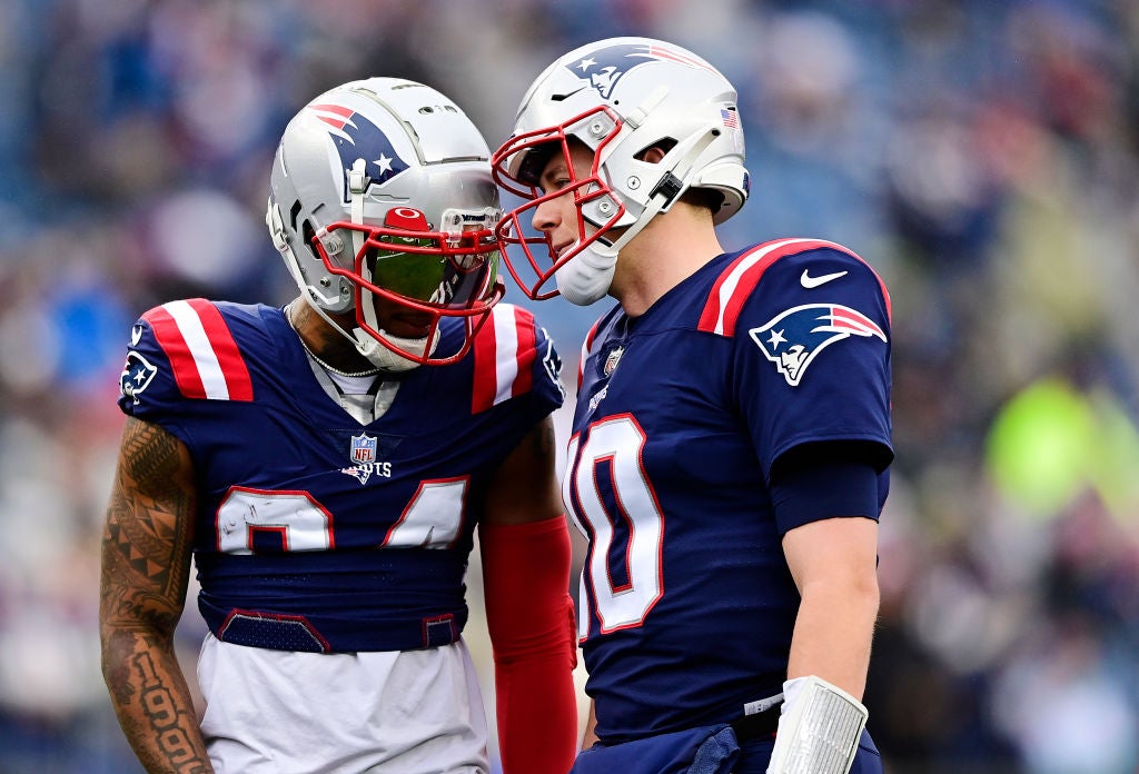 FOXBOROUGH, MASSACHUSETTS - JANUARY 02: Mac Jones #10 of the New England Patriots talks with teammate Kendrick Bourne #84 before the game against the Jacksonville Jaguars at Gillette Stadium on January 02, 2022 in Foxborough, Massachusetts. (Photo by Maddie Malhotra/Getty Images)