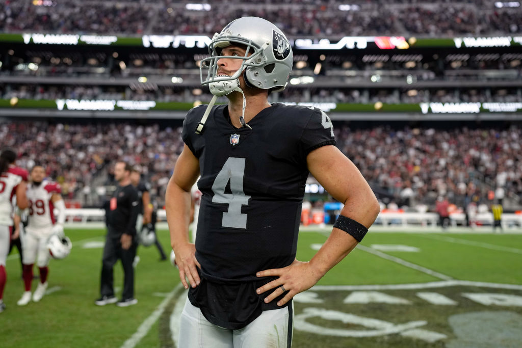 LAS VEGAS, NEVADA - SEPTEMBER 18: Derek Carr #4 of the Las Vegas Raiders reacts after an overtime loss to the Arizona Cardinals at Allegiant Stadium on September 18, 2022 in Las Vegas, Nevada. (Photo by Jeff Bottari/Getty Images)