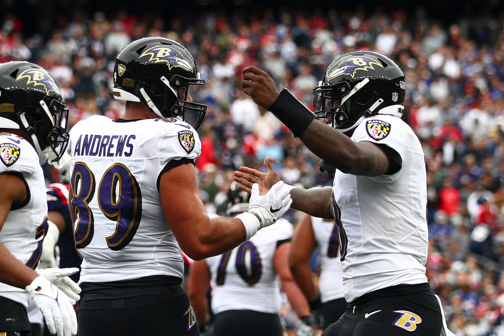 FOXBOROUGH, MASSACHUSETTS - SEPTEMBER 25: Tight end Mark Andrews #89 of the Baltimore Ravens celebrates with quarterback Lamar Jackson #8 of the Baltimore Ravens after scoring a touchdown during the first quarter at Gillette Stadium on September 25, 2022 in Foxborough, Massachusetts. (Photo by Adam Glanzman/Getty Images)