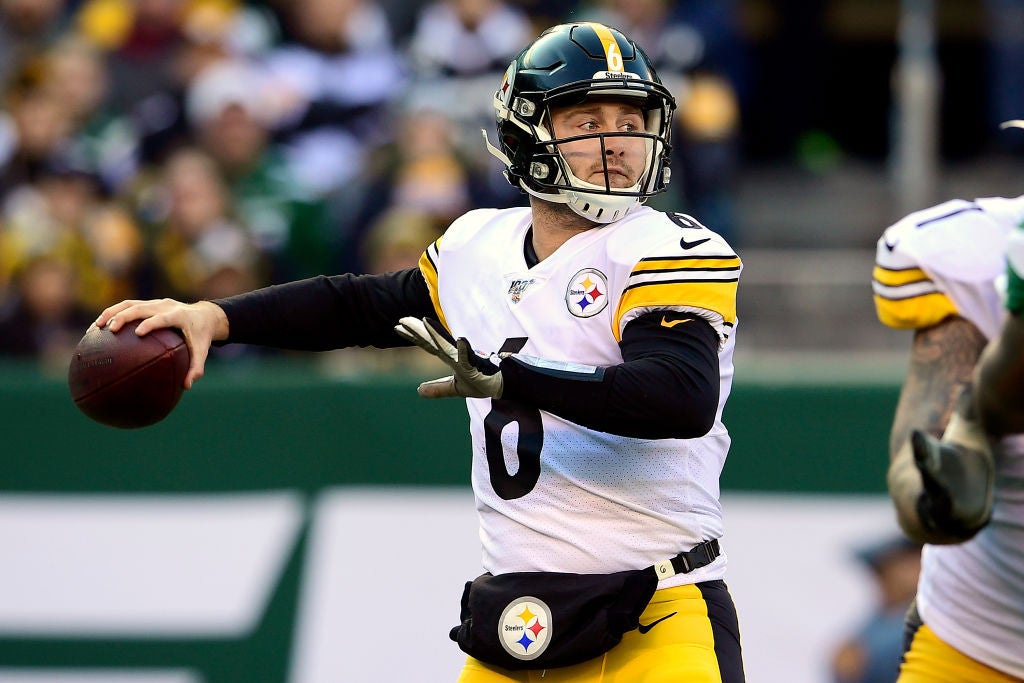 EAST RUTHERFORD, NEW JERSEY - DECEMBER 22: Devlin Hodges #6 of the Pittsburgh Steelers looks to pass against the New York Jets during the first half at MetLife Stadium on December 22, 2019 in East Rutherford, New Jersey. (Photo by Steven Ryan/Getty Images)