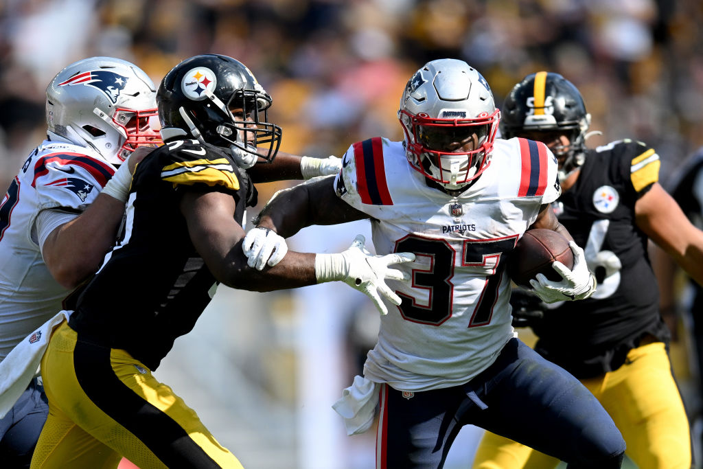 PITTSBURGH, PENNSYLVANIA - SEPTEMBER 18: Damien Harris #37 of the New England Patriots runs the ball during the second half in the game against the Pittsburgh Steelers at Acrisure Stadium on September 18, 2022 in Pittsburgh, Pennsylvania. (Photo by Joe Sargent/Getty Images)