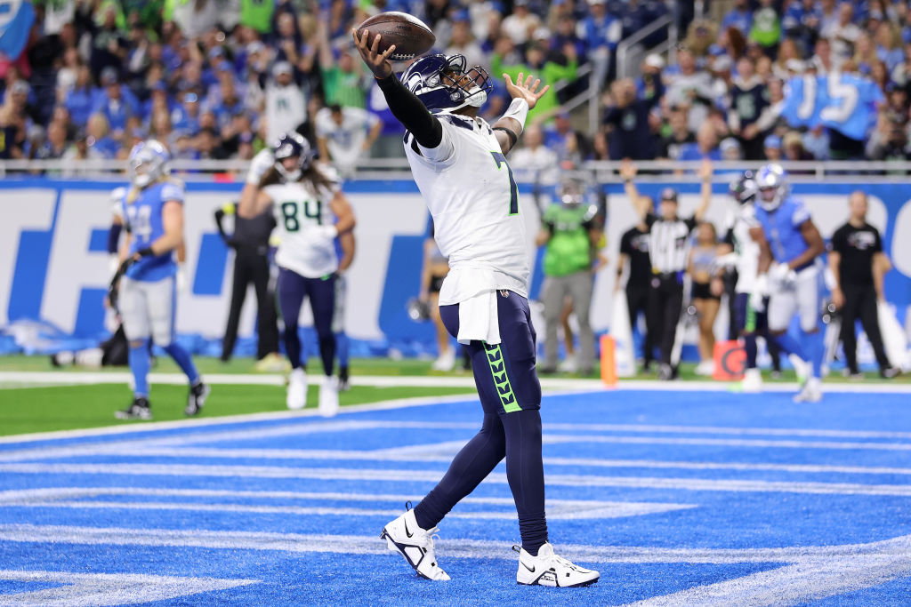 DETROIT, MICHIGAN - OCTOBER 02: Geno Smith #7 of the Seattle Seahawks celebrates after scoring a touchdown during the first quarter of the game against the Detroit Lions at Ford Field on October 02, 2022 in Detroit, Michigan. (Photo by Gregory Shamus/Getty Images)