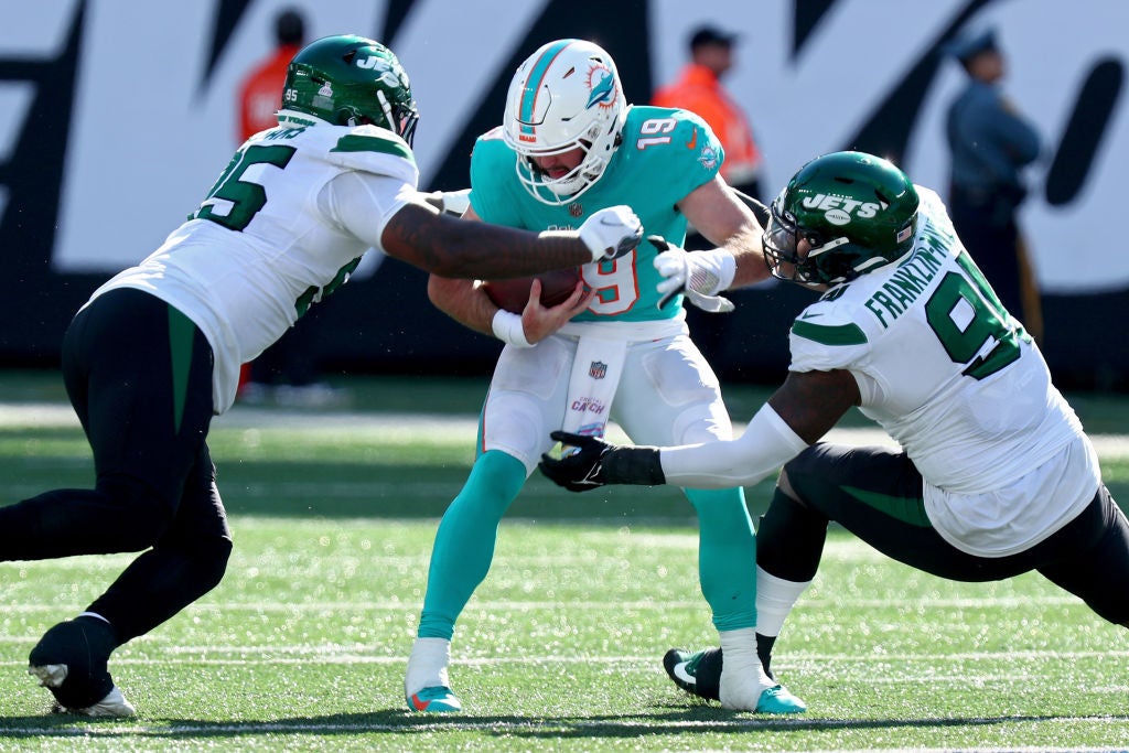 EAST RUTHERFORD, NEW JERSEY - OCTOBER 09: Skylar Thompson #19 of the Miami Dolphins is sacked by Quinnen Williams #95 of the New York Jets and John Franklin-Myers #91 of the New York Jets during the second half at MetLife Stadium on October 09, 2022 in East Rutherford, New Jersey. (Photo by Edward Diller/Getty Images)