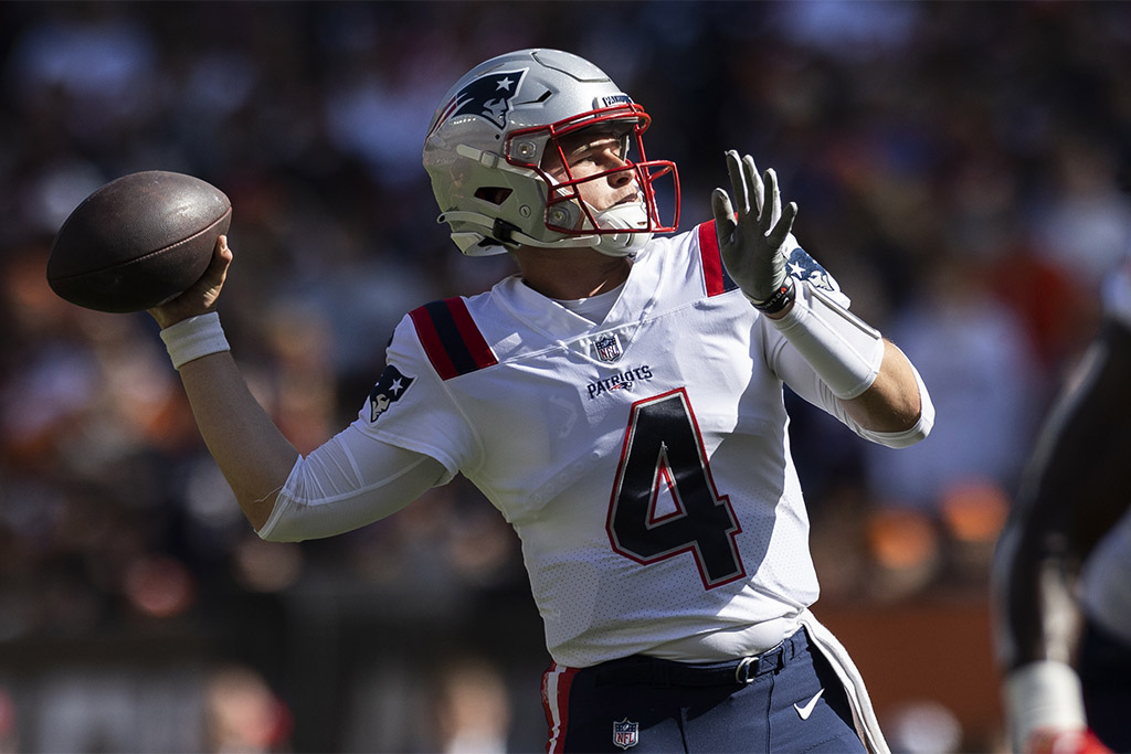 Undefeated New England Patriots rain on Cleveland Browns parade