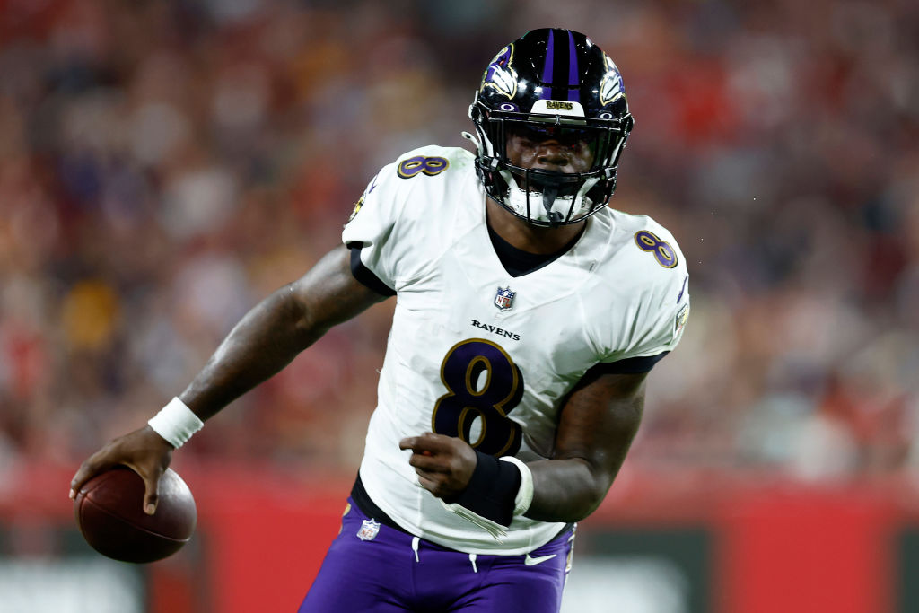 TAMPA, FLORIDA - OCTOBER 27: Lamar Jackson #8 of the Baltimore Ravens carries the ball against the Tampa Bay Buccaneers during the fourth quarter at Raymond James Stadium on October 27, 2022 in Tampa, Florida. (Photo by Douglas P. DeFelice/Getty Images)
