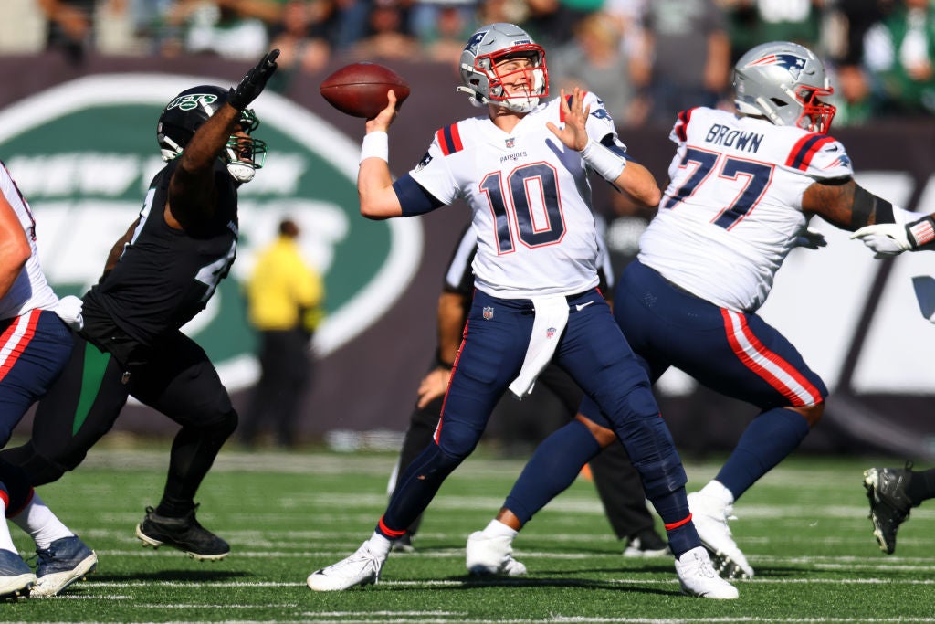 EAST RUTHERFORD, NEW JERSEY - OCTOBER 30: Mac Jones #10 of the New England Patriots throws the ball during the first half against the New York Jets at MetLife Stadium on October 30, 2022 in East Rutherford, New Jersey. (Photo by Mike Stobe/Getty Images)