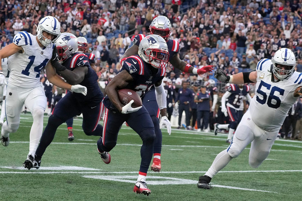 Pats get 9 sacks in dominant 26-3 victory over Colts