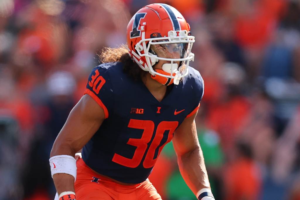 CHAMPAIGN, ILLINOIS - AUGUST 27: Sydney Brown #30 of the Illinois Fighting Illini in action against the Wyoming Cowboys during the first half at Memorial Stadium on August 27, 2022 in Champaign, Illinois. (Photo by Michael Reaves/Getty Images)