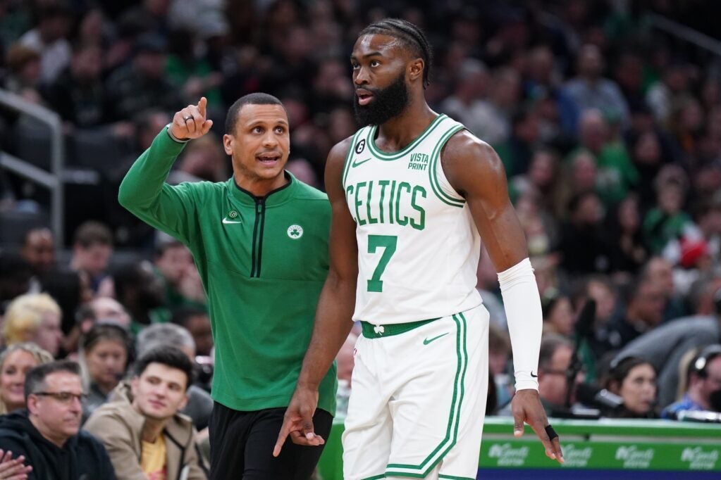 Jan 9, 2023; Boston, Massachusetts, USA; Boston Celtics head coach Joe Mazzulla talks with guard Jaylen Brown (7) from the sideline as they take on the Chicago Bulls at TD Garden. Credit: David Butler II-USA TODAY Sports