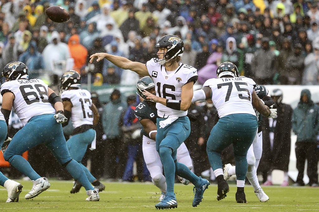 PHILADELPHIA, PENNSYLVANIA - OCTOBER 02: Trevor Lawrence #16 of the Jacksonville Jaguars passes against the Philadelphia Eagles at Lincoln Financial Field on October 02, 2022 in Philadelphia, Pennsylvania. (Photo by Tim Nwachukwu/Getty Images)