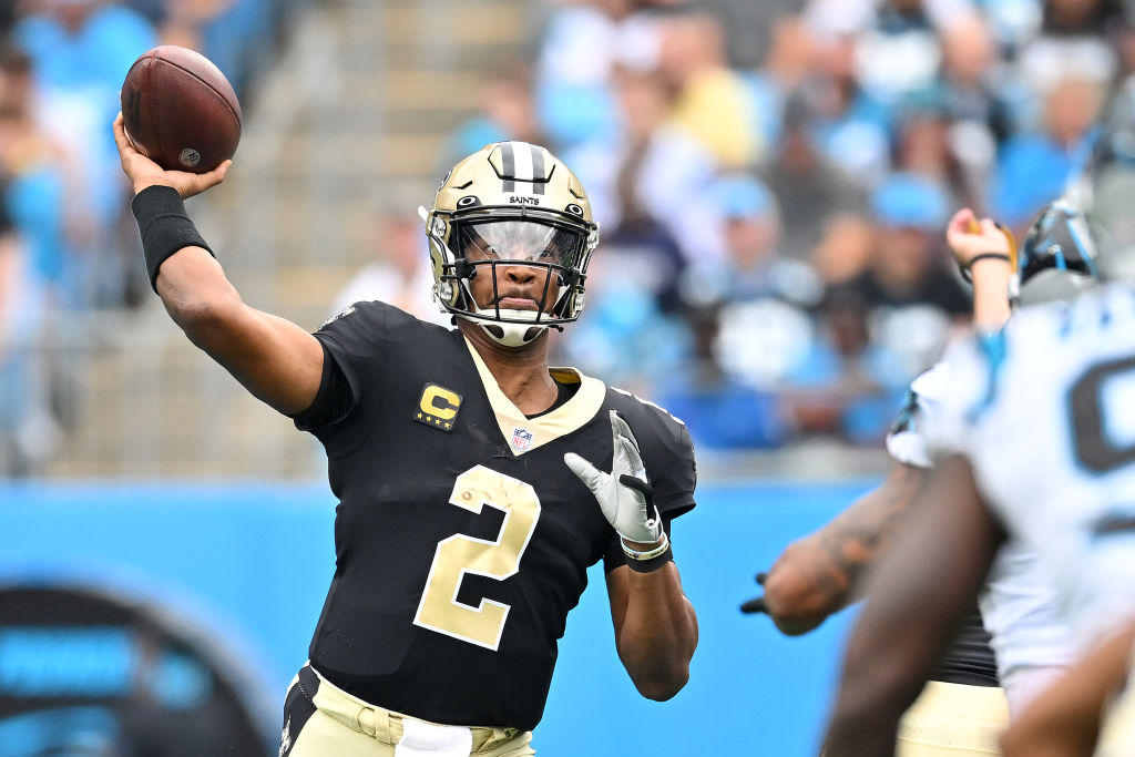 CHARLOTTE, NORTH CAROLINA - SEPTEMBER 25: Jameis Winston #2 of the New Orleans Saints passes the ball against the Carolina Panthers during the first quarter at Bank of America Stadium on September 25, 2022 in Charlotte, North Carolina. (Photo by Grant Halverson/Getty Images)
