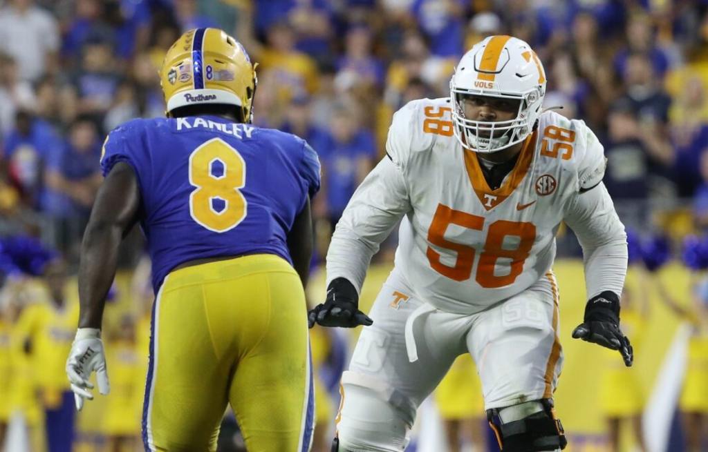 Sep 10, 2022; Pittsburgh, Pennsylvania, USA; Tennessee Volunteers offensive lineman Darnell Wright (58) blocks at the line of scrimmage against Pittsburgh Panthers defensive lineman Calijah Kancey (8) in overtime at Acrisure Stadium. Credit: Charles LeClaire-USA TODAY Sports