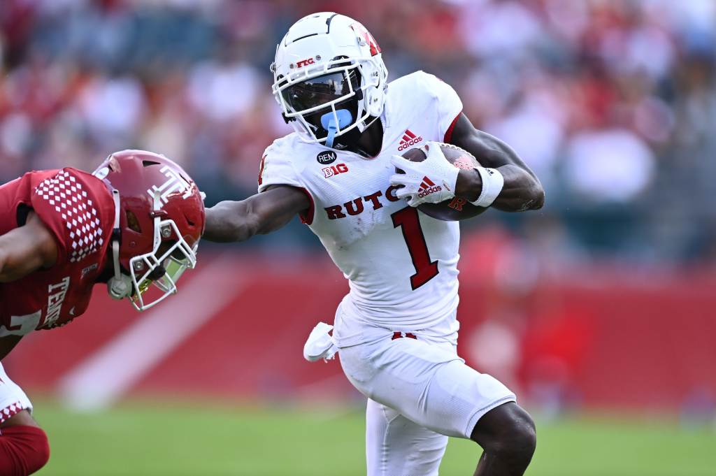 Sep 17, 2022; Philadelphia, Pennsylvania, USA; Rutgers Scarlet Knights wide receiver Aron Cruickshank (1) stiff-arms Temple Owls cornerback Jalen McMurray (7) in the second half at Lincoln Financial Field. Credit: Kyle Ross-USA TODAY Sports