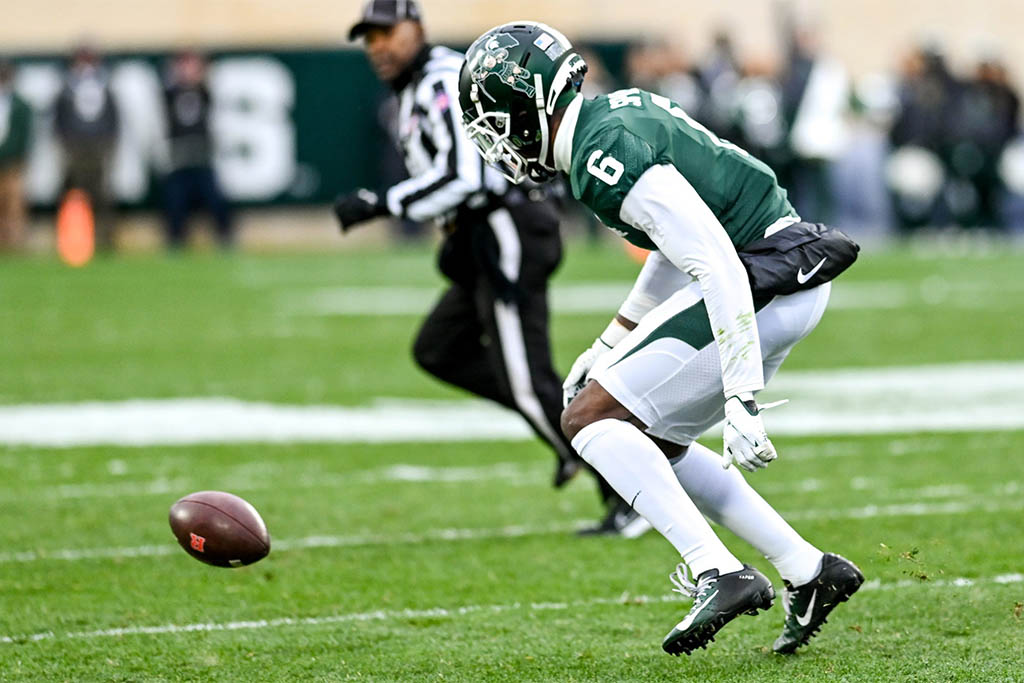 Michigan State's Ameer Speed goes after a ball that was blocked during a Rutgers field goal attempt during the fourth quarter on Saturday, Nov. 12, 2022, in East Lansing. (Syndication: Lansing State Journal)