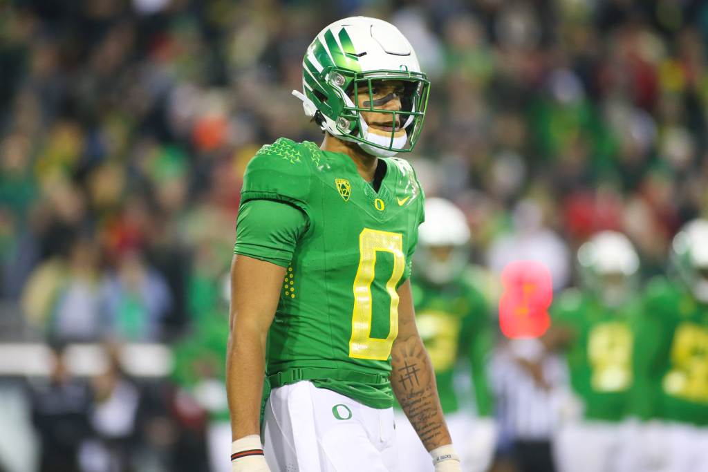 Christian Gonzalez, Oregon Ducks cornerback, selected by New England  Patriots with No. 17 pick in NFL draft 