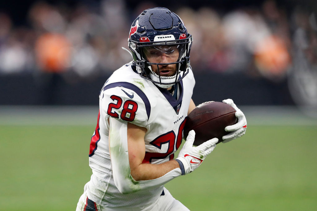 LAS VEGAS, NEVADA - OCTOBER 23: Rex Burkhead #28 of the Houston Texans carries the ball in the fourth quarter against the Las Vegas Raiders at Allegiant Stadium on October 23, 2022 in Las Vegas, Nevada. (Photo by Steve Marcus/Getty Images)