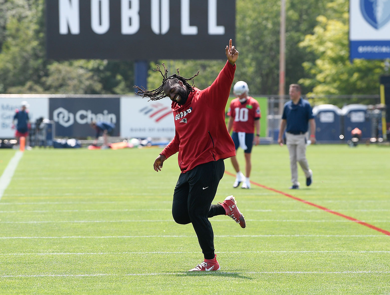 New England Patriots linebacker Matthew Judon waves to fans as he runs off the practice field during 2023 training camp in Foxboro: (Eric Canha-USA TODAY Sports)