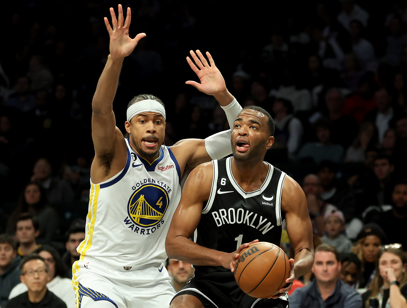 NEW YORK, NEW YORK - DECEMBER 21: T.J. Warren #1 of the Brooklyn Nets looks to shoot the ball against Moses Moody #4 of the Golden State Warriors during the first half of the game at Barclays Center on December 21, 2022 in the Brooklyn borough of New York City. NOTE TO USER: User expressly acknowledges and agrees that, by downloading and or using this photograph, User is consenting to the terms and conditions of the Getty Images License Agreement. (Photo by Sarah Stier/Getty Images)