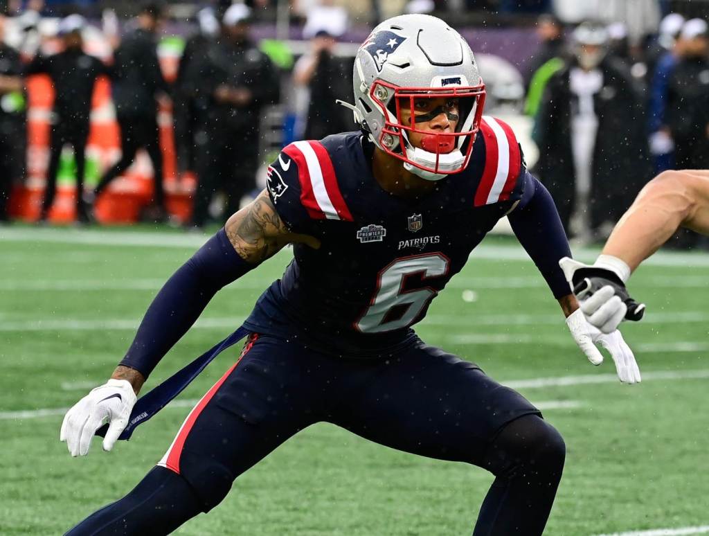 Sep 10, 2023; Foxborough, Massachusetts, USA; New England Patriots cornerback Christian Gonzalez (6) during the first half at Gillette Stadium. Credit: Eric Canha-USA TODAY Sports