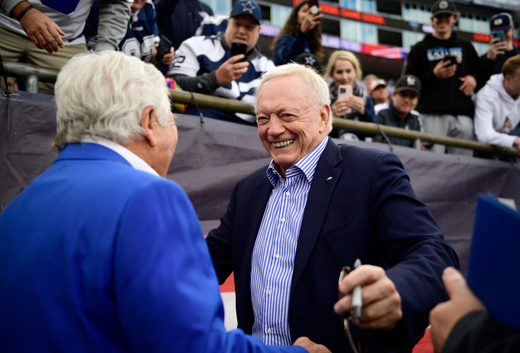 Dallas Cowboys v New England Patriots