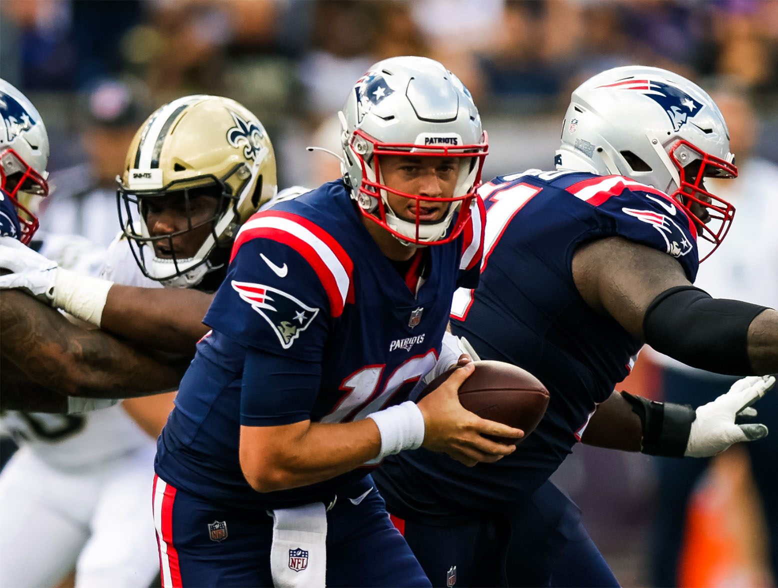Sep 26, 2021; Foxborough, Massachusetts, USA;  New England Patriots quarterback Mac Jones (10) scrambles with the ball against New Orleans Saints during the first half at Gillette Stadium. Mandatory Credit: Stephen Lew-USA TODAY Sports