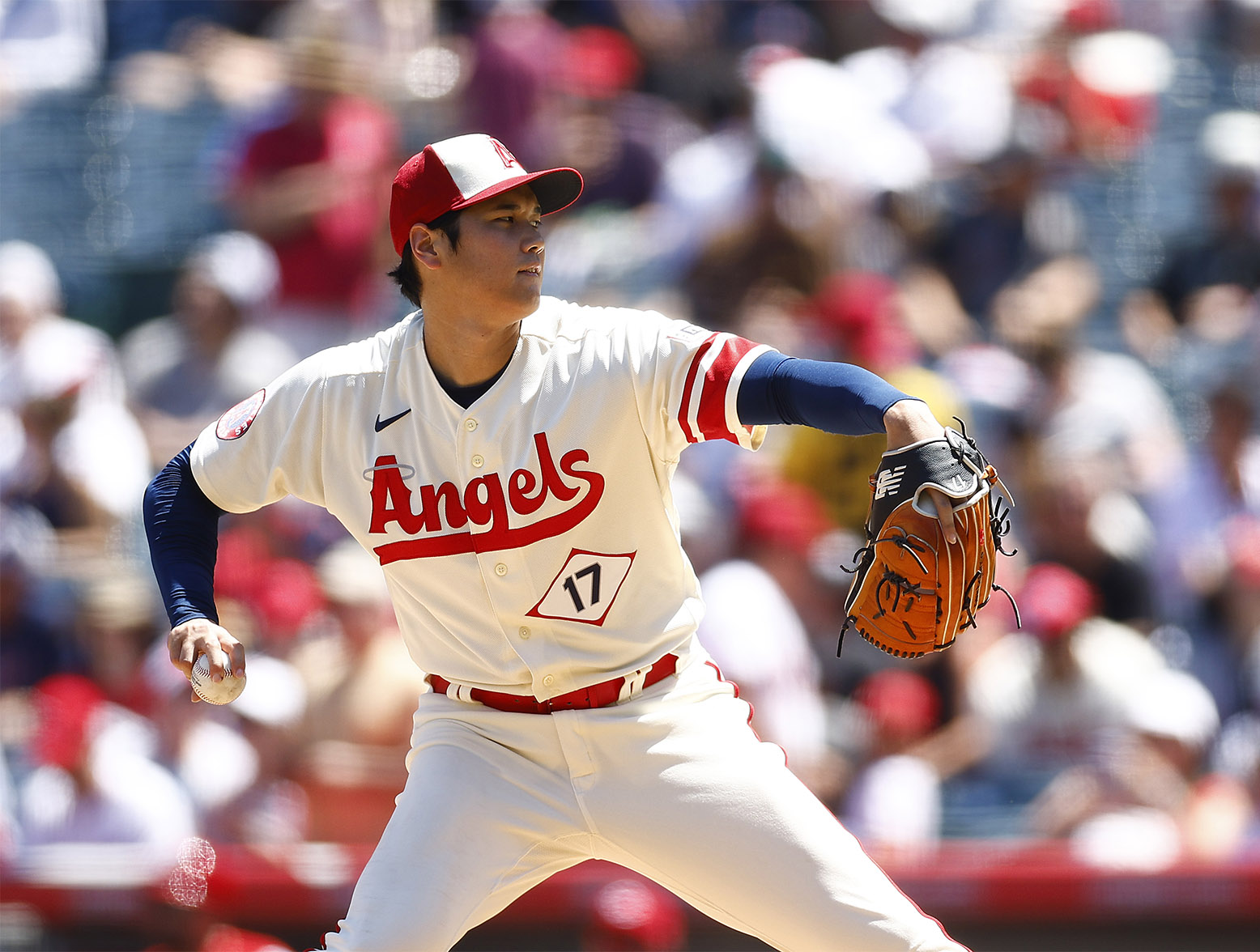 ANAHEIM, CALIFORNIA - AUGUST 23: Shohei Ohtani #17 of the Los Angeles Angels throws against the Cincinnati Reds in the second inning during game one of a doubleheader at Angel Stadium of Anaheim on August 23, 2023 in Anaheim, California. (Photo by Ronald Martinez/Getty Images)