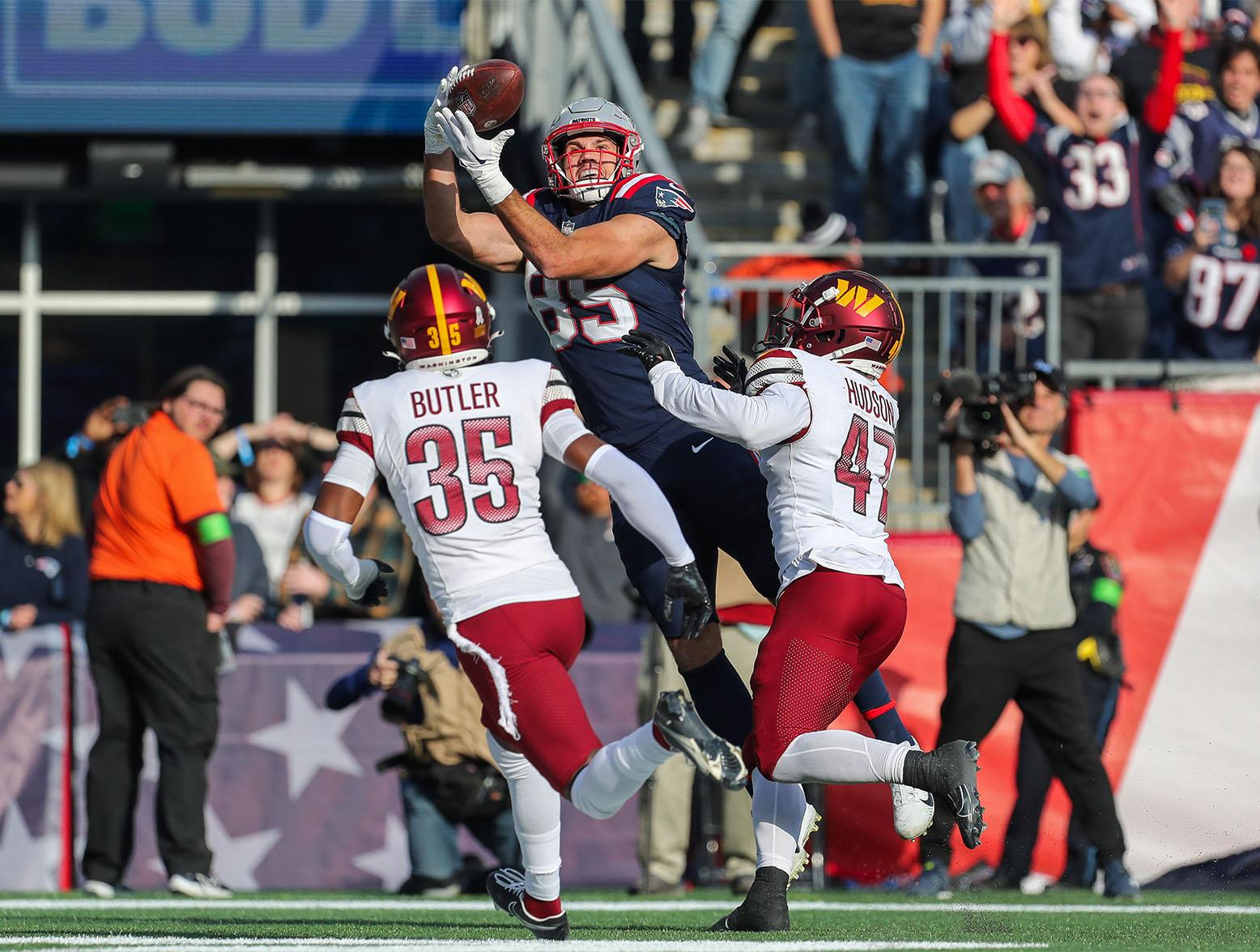 Nov 5, 2023; Foxborough, Massachusetts, USA; New England Patriots tight end Hunter Henry (85) catches a pass for a touchdown during the first half against the Washington Commanders at Gillette Stadium. Mandatory Credit: Paul Rutherford-USA TODAY Sports