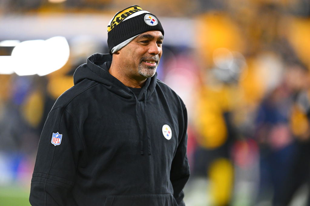 PITTSBURGH, PENNSYLVANIA - DECEMBER 07: Pittsburgh Steelers offensive coordinator Eddie Faulkner looks on before the game against the New England Patriots at Acrisure Stadium on December 07, 2023 in Pittsburgh, Pennsylvania. (Photo by Joe Sargent/Getty Images)