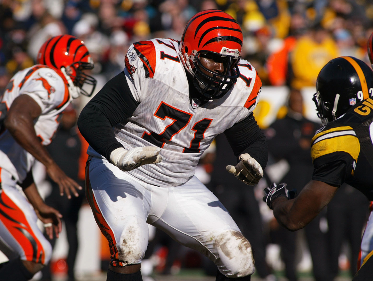 PITTSBURGH, PA - NOVEMBER 30: Willie Anderson #71 of the Cincinnati Bengals blocks the line during the game against the Pittsburgh Steelers on November 30, 2003 at Heinz Field in Pittsburgh, Pennsylvania. The Bengals defeated the Steelers 24-20. (Photo by Rick Stewart/Getty Images)
