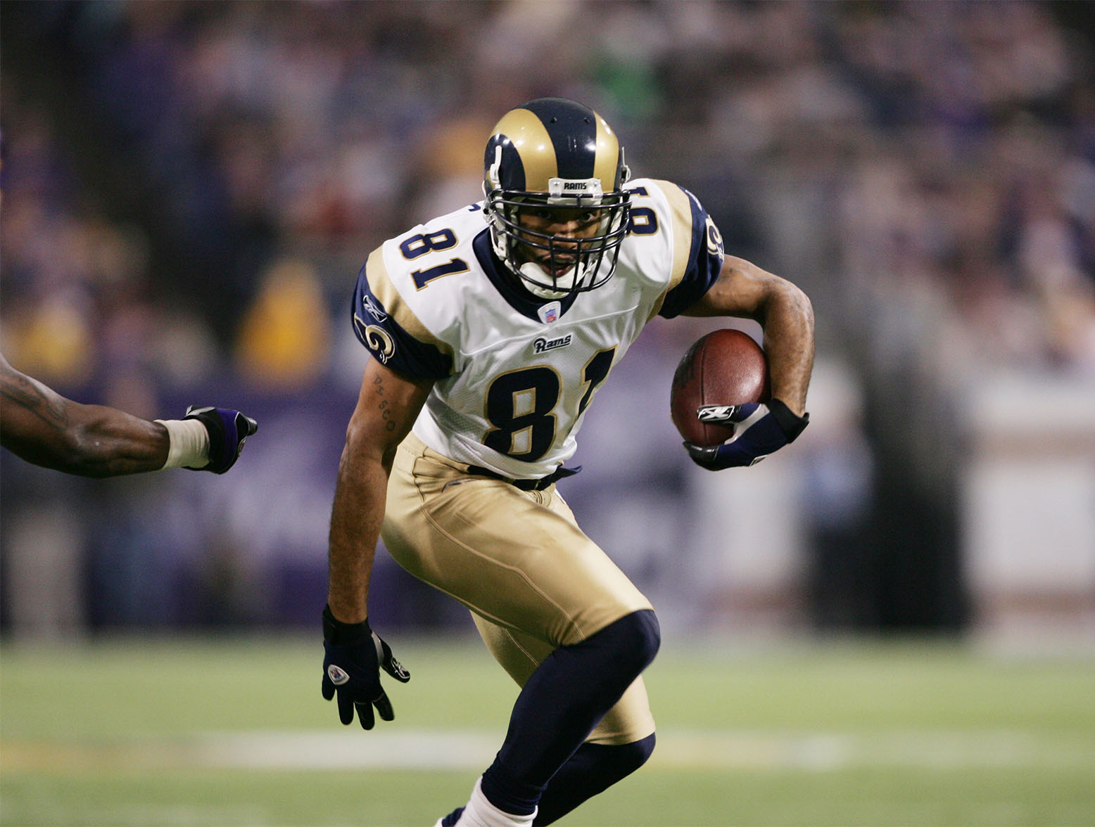 MINNEAPOLIS - DECEMBER 11: Wide receiver Torry Holt #81 of the St. Louis Rams carries the ball against the Minnesota Vikings on December 11, 2005 at the Metrodome in Minneapolis, Minnesota. The Vikings defeated the Rams 27-13. (Photo by Elsa/Getty Images)