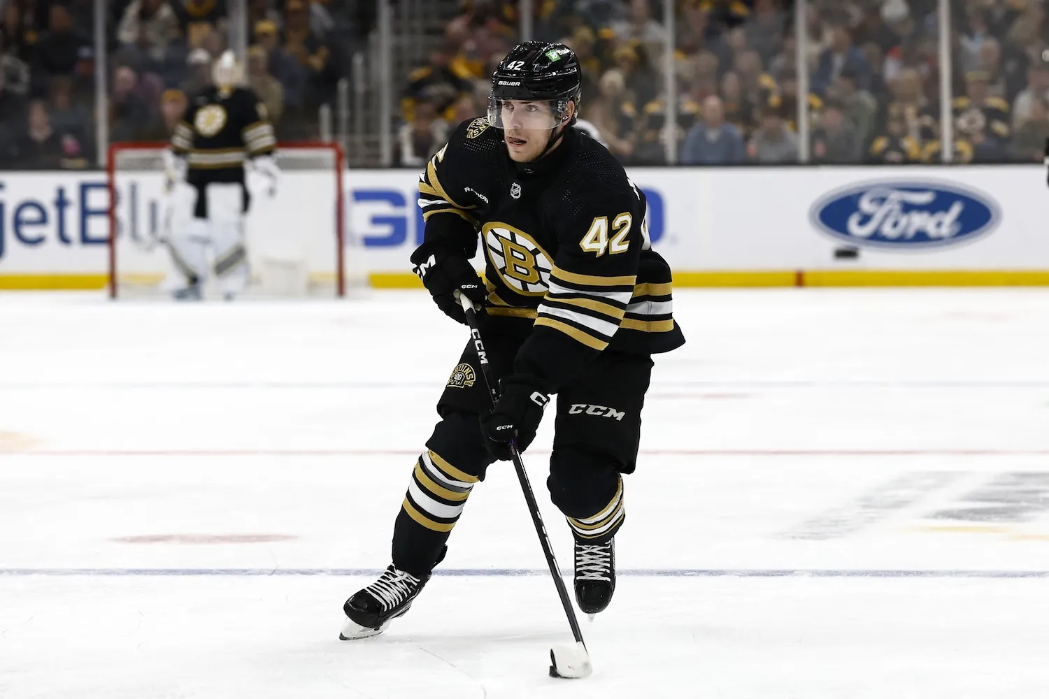 Looking at the Bruins' options to fill in for Linus Ullmark, Matt Poitras