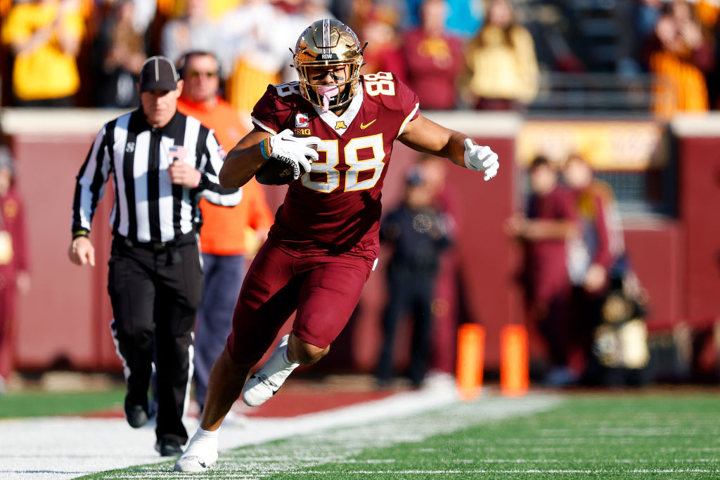 MINNEAPOLIS, MINNESOTA - NOVEMBER 04: Brevyn Spann-Ford #88 of the Minnesota Golden Gophers runs with the ball against the Illinois Fighting Illini in the first half at Huntington Bank Stadium on November 04, 2023 in Minneapolis, Minnesota. (Photo by David Berding/Getty Images)