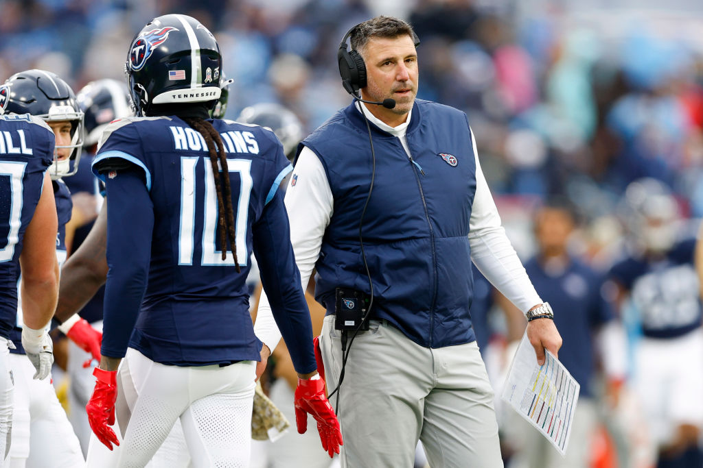 NASHVILLE, TENNESSEE - NOVEMBER 26: DeAndre Hopkins #10 of the Tennessee Titans high fives head coach Mike Vrabel of the Tennessee Titans during the first quarter against the Carolina Panthers at Nissan Stadium on November 26, 2023 in Nashville, Tennessee. (Photo by Wesley Hitt/Getty Images)